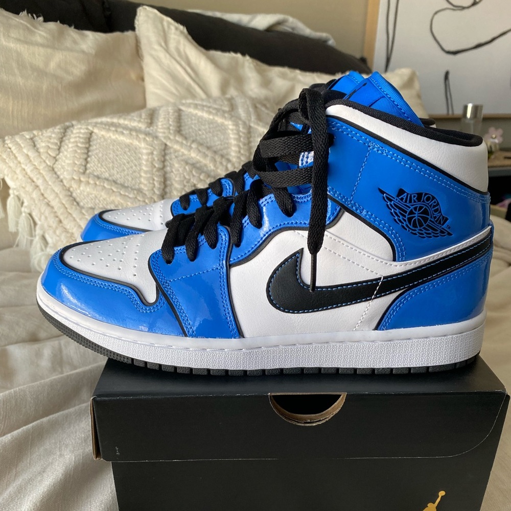 Nike air jordan 1s signal blue